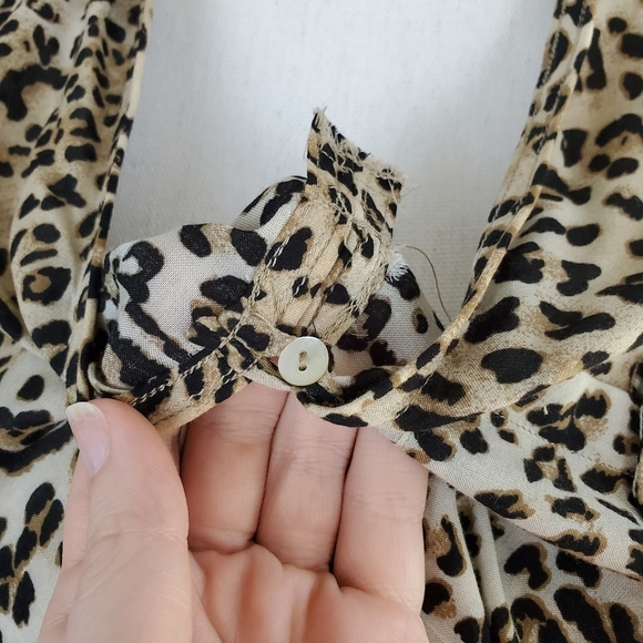 Zara Basic Leopard Tab Sleeve Popover Top - Picture 3 of 10